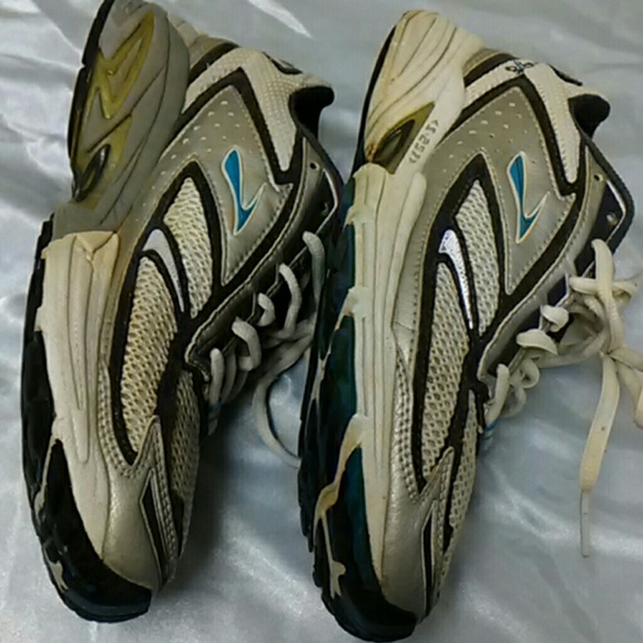 Shoes - Picture 2 of 7